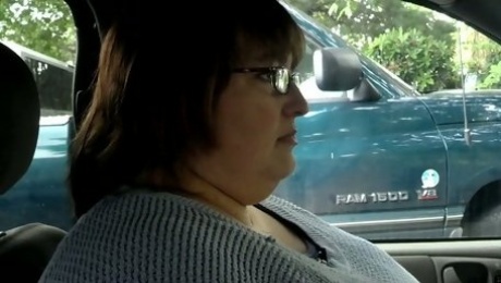 Mature BBW neighbor lady wants to play with my cock in her car