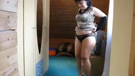 Fat mature mama lady filmed on hidden cam changing clothes