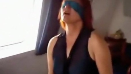 Blindfolded swinger wife is unaware that she fucks a fat bum